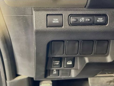 Used 2022 Nissan Frontier SV AWD/4WD image 11