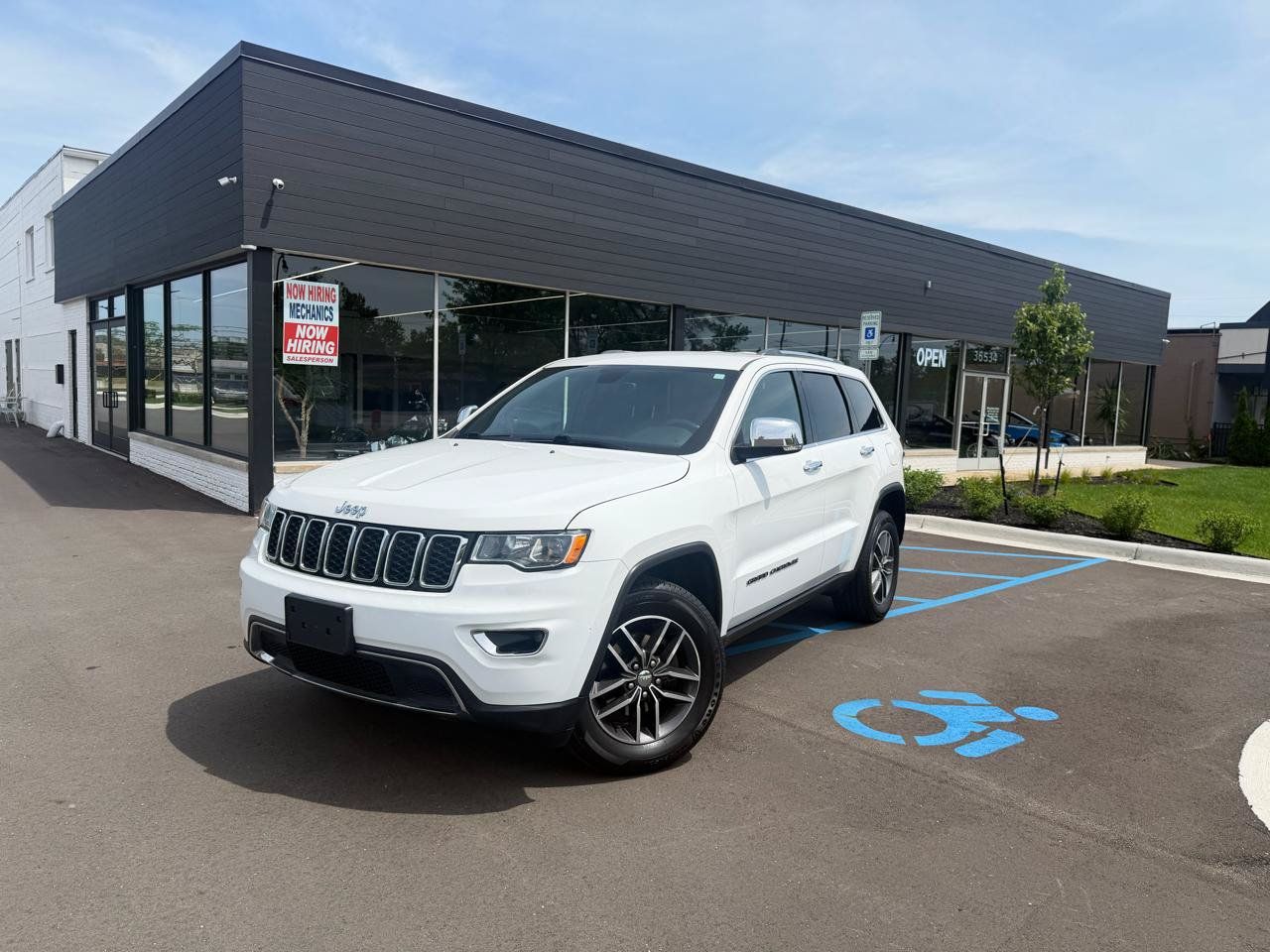 Used 2018 Jeep Grand Cherokee Limited AWD/4WD image 1