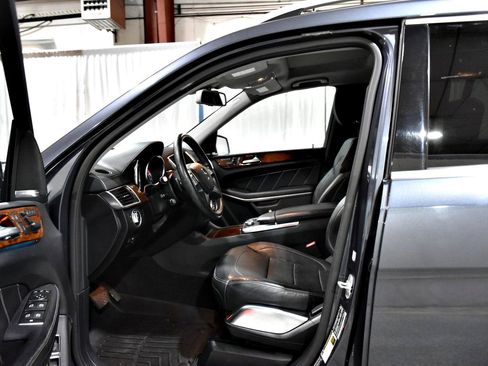 Used 2015 Mercedes-Benz GL 550 4MATIC w/ Accessory Chrome Package image 36