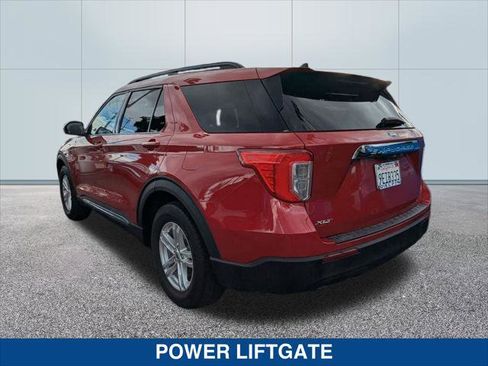 Certified 2022 Ford Explorer XLT image 3