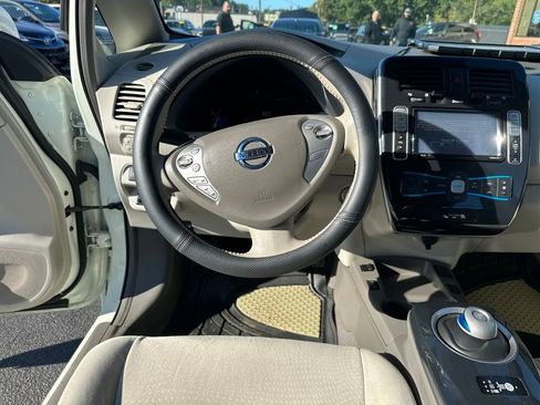 Used 2012 Nissan Leaf SV image 15