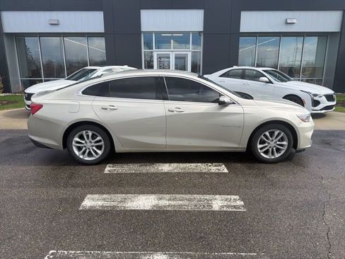 Used 2016 Chevrolet Malibu LT image 3