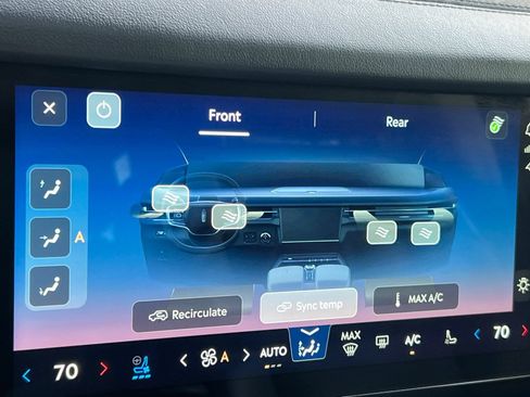 Certified 2025 Lincoln Navigator L Reserve AWD/4WD image 19