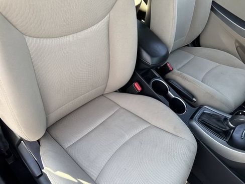 Used 2014 Hyundai Elantra SE FWD image 24