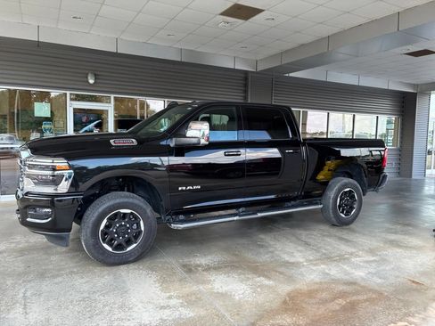 Used 2026 RAM 2500 Laramie AWD/4WD image 2