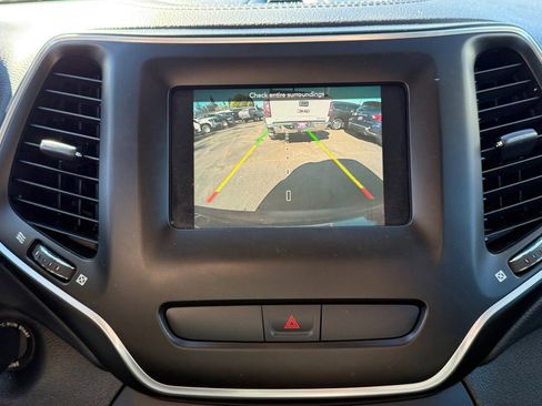 Used 2020 Jeep Cherokee Latitude image 24