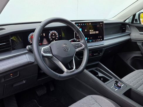Certified 2025 Volkswagen Tiguan S FWD image 23