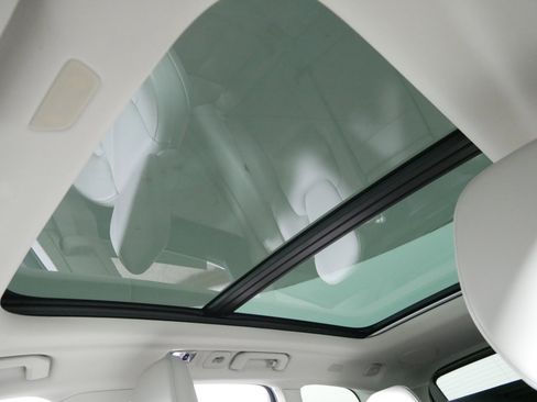 Used 2019 Volvo XC60 T8 Inscription w/ Advanced Package image 31