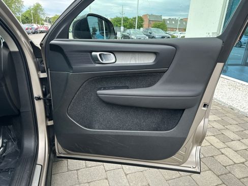 Used 2023 Volvo XC40 B5 Plus w/ Driver Assist Package AWD/4WD image 40