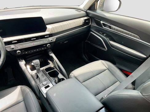 Used 2024 Kia Telluride EX w/ EX Captain's Chair Package FWD image 25