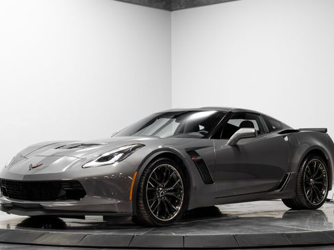 Used 2015 Chevrolet Corvette Z06 w/ 3LZ Preferred Equipment Group image 4