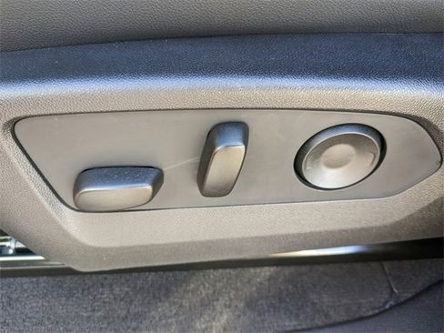 Used 2025 GMC Canyon Elevation w/ Convenience Package image 24