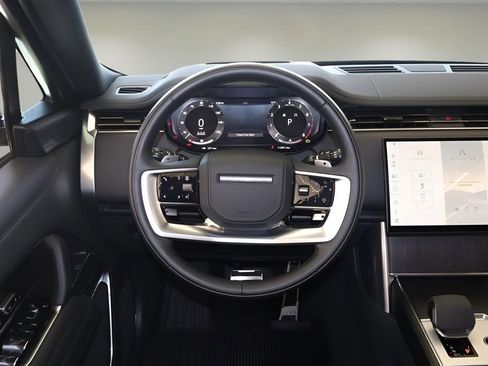 New 2025 Land Rover Range Rover SE image 12