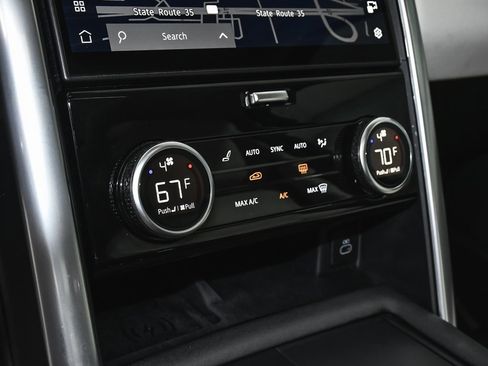 Used 2025 Land Rover Discovery S image 43