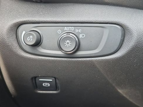 Used 2020 Chevrolet Blazer LT FWD image 28