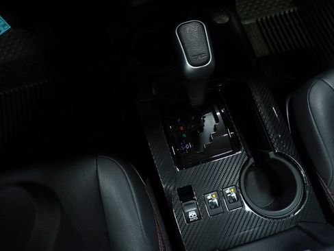 Used 2019 Toyota 4Runner TRD Off-Road Premium AWD/4WD image 19