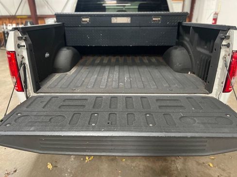 Used 2015 Ford F150 XLT AWD/4WD image 14