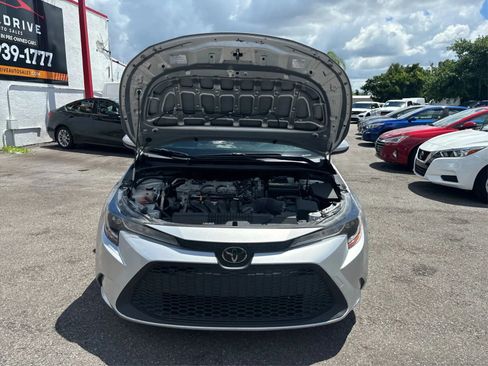 Used 2020 Toyota Corolla LE FWD image 11
