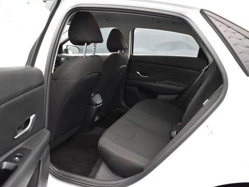 Used 2024 Hyundai Elantra SEL FWD image 15