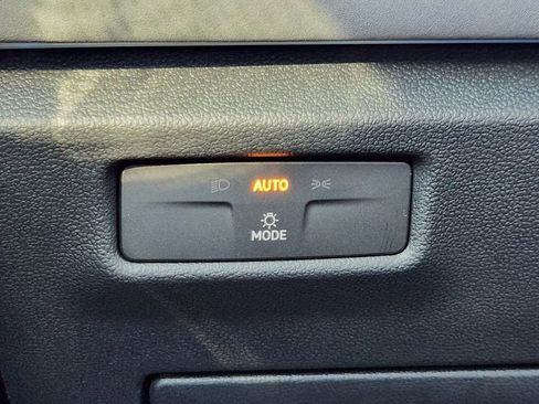 New 2026 Volkswagen Tiguan SE image 12