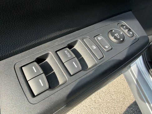 Used 2025 Honda CR-V LX image 13