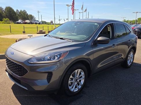 Used 2022 Ford Escape SE w/ Convenience Package FWD image 3