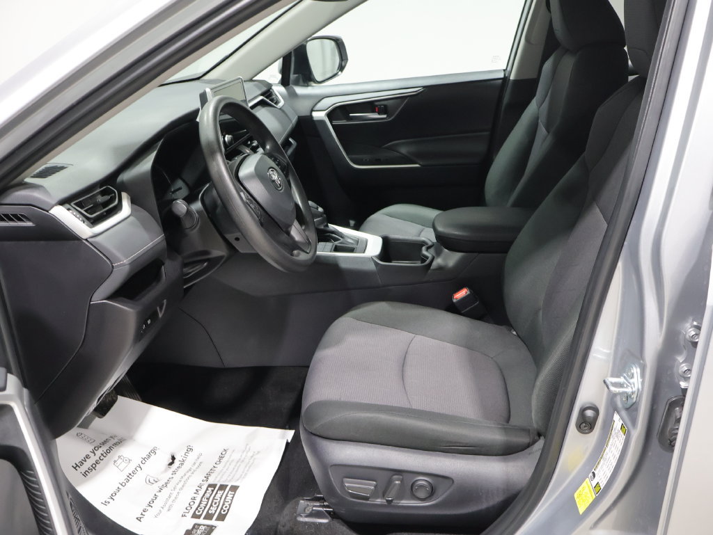 Used 2025 Toyota RAV4 XLE AWD/4WD image 10