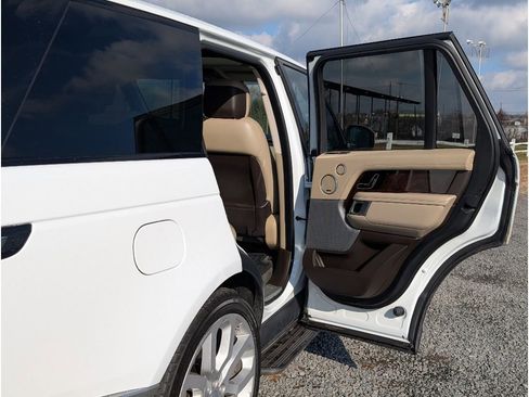 Used 2019 Land Rover Range Rover HSE image 12