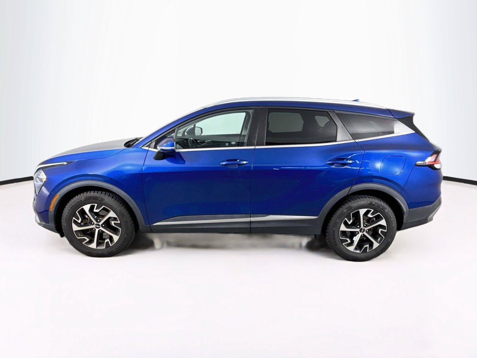 Used 2023 Kia Sportage EX AWD/4WD image 2