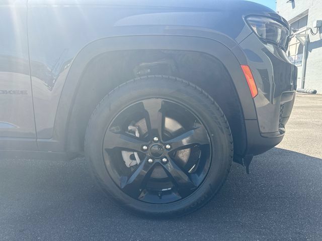 Certified 2023 Jeep Grand Cherokee L Laredo AWD/4WD image 12