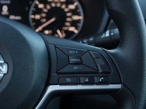 Used 2025 Nissan Altima 2.5 SV image 12