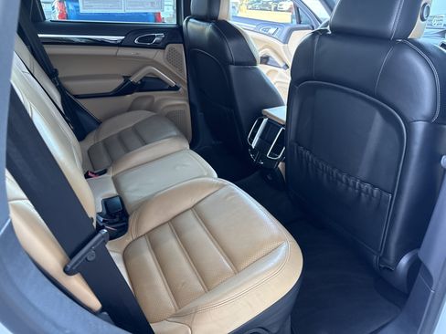 Used 2018 Porsche Cayenne S image 14