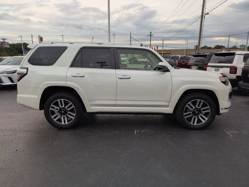 Used 2018 Toyota 4Runner Limited AWD/4WD image 6