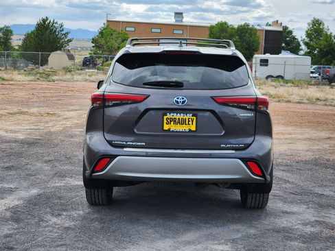 Used 2021 Toyota Highlander Platinum AWD/4WD image 4
