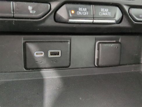 Used 2022 Chevrolet Tahoe LT w/ Luxury Package image 33