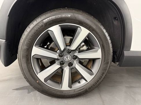 Used 2024 Honda Pilot Touring image 10