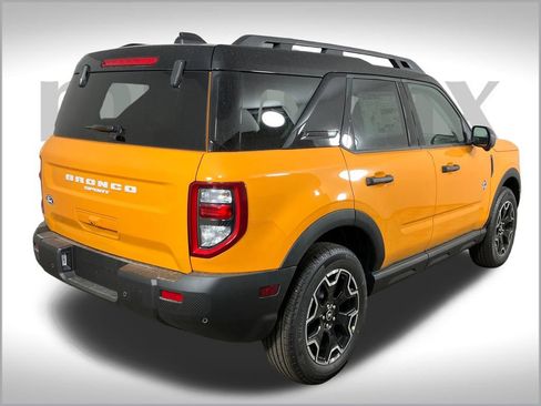 New 2026 Ford Bronco Sport Outer Banks w/ Outer Banks Tech Package+ AWD/4WD image 3