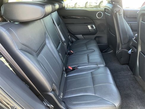 Used 2019 Land Rover Discovery SE image 14