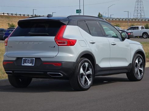 Used 2020 Volvo XC40 T5 R-Design w/ Protection Package AWD/4WD image 3