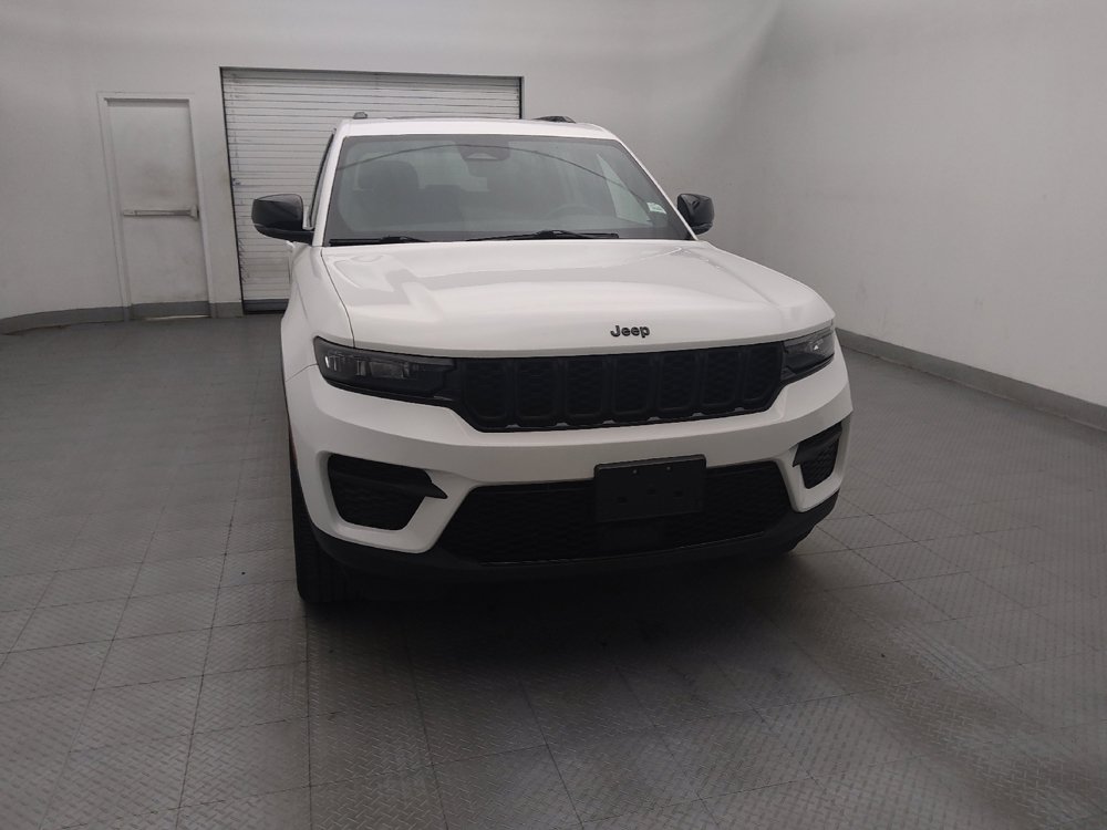 Used 2023 Jeep Grand Cherokee Altitude AWD/4WD image 14