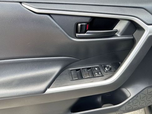 Used 2022 Toyota RAV4 LE AWD/4WD image 23