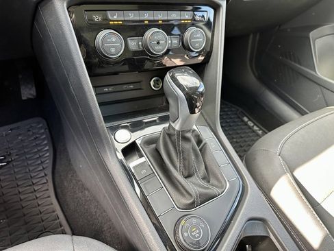 Certified 2024 Volkswagen Taos SE image 30