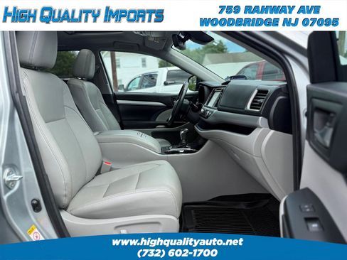 Used 2018 Toyota Highlander XLE AWD/4WD image 26