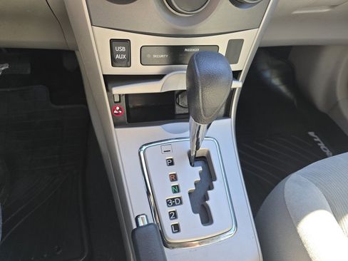 Used 2013 Toyota Corolla LE image 24