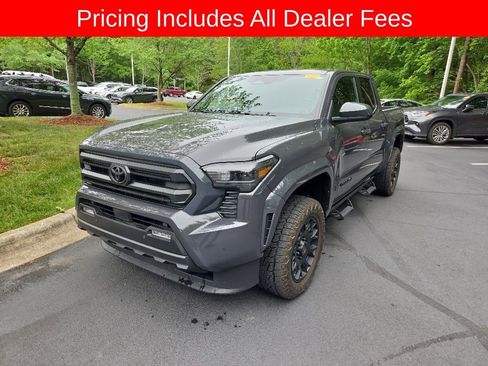 Certified 2025 Toyota Tacoma SR5 AWD/4WD image 15