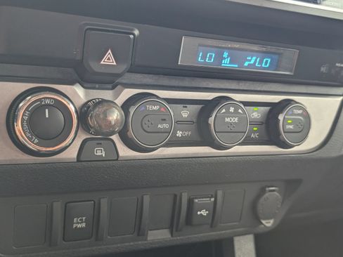 Used 2022 Toyota Tacoma SR AWD/4WD image 12