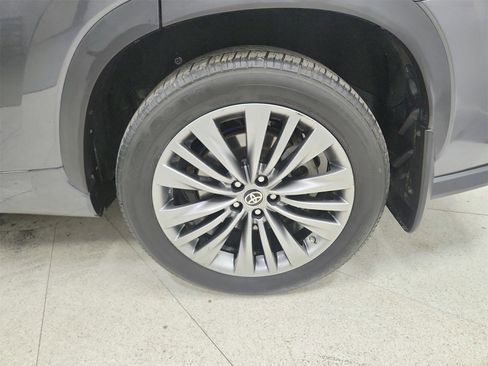 Used 2020 Toyota Highlander Platinum image 47