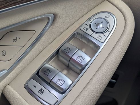 Certified 2022 Mercedes-Benz GLC 300 GLC 300 w/ Premium Package Lite image 9