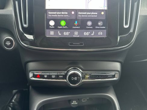 Used 2025 Volvo XC40 B5 Plus AWD/4WD image 14