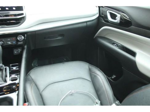 Used 2023 Jeep Compass Limited image 19